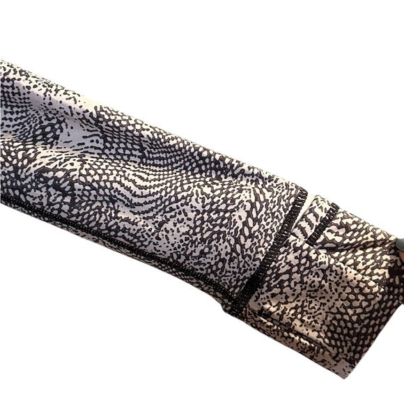 Lululemon Women's Define Thumb Hole Mock Neck Full Zip Jacket Size 12 - Picture 4 of 8